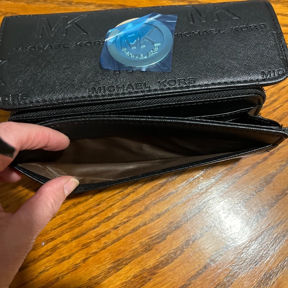 Michael Kors Black Leather Clutch Wallet - NWOT - Picture 10 of 14